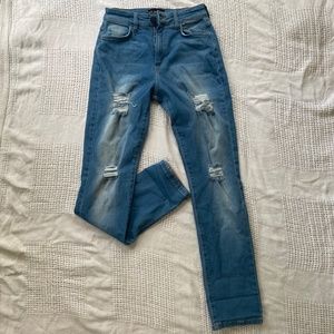 NWOT Ripped Mid Waisted FitJeans